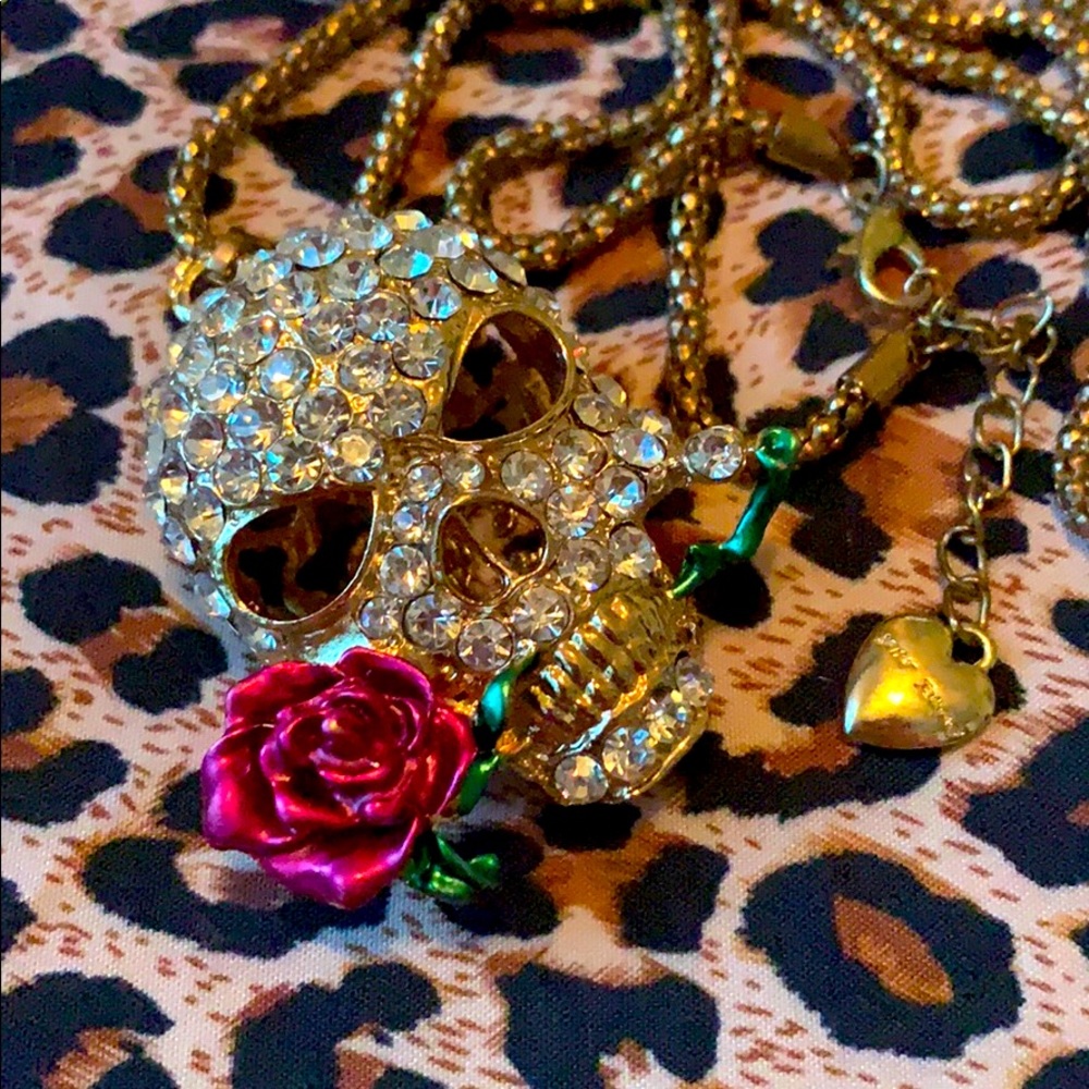 BETSEY JOHNSON skull necklace